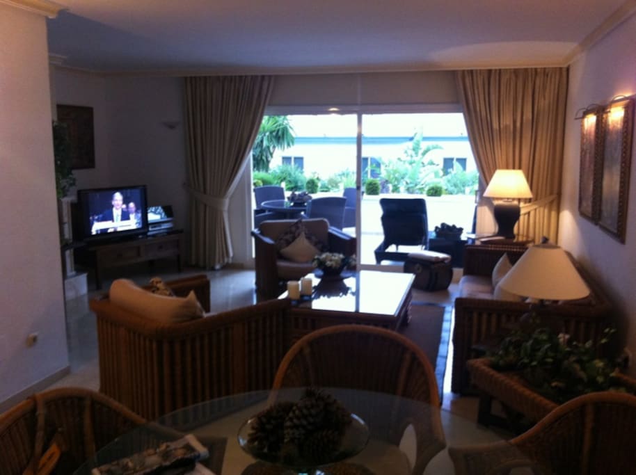 Dining and living room with the terras
