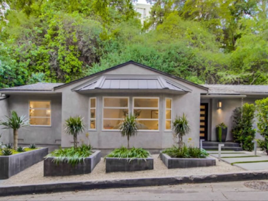 Leafy oasis in Los Feliz. No through road so super quiet. Opposite Diane Keaton's old home and 2 houses up from John Lloyd Wright architectural home.