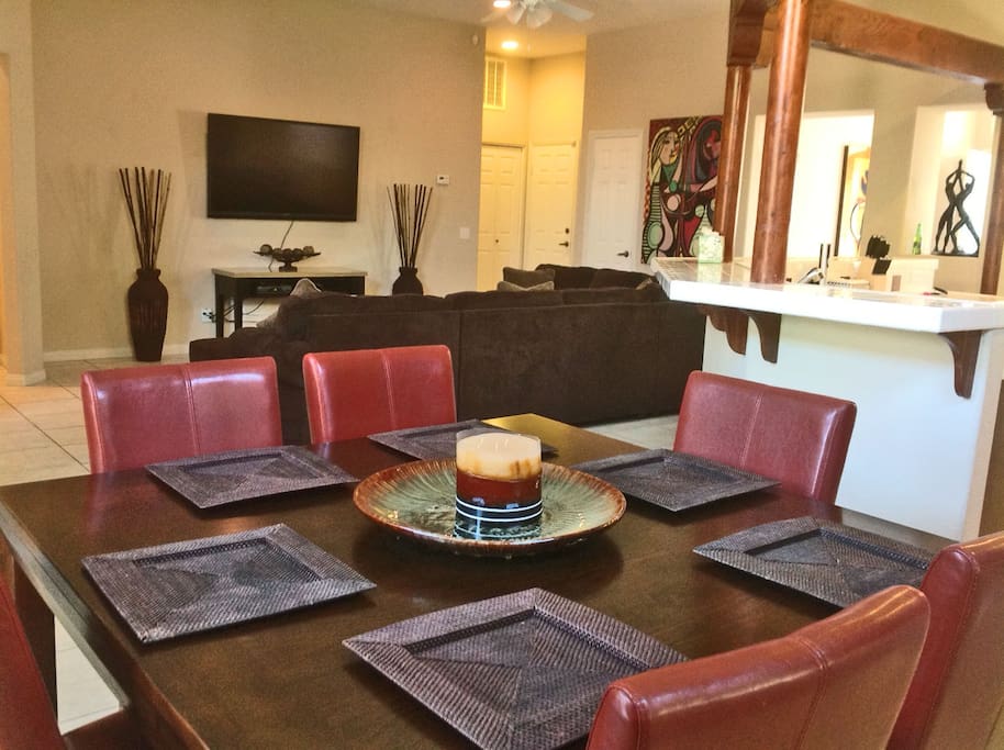 Dining area off family room + kitchen
