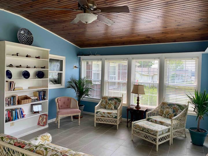 Hamlin Lake Retreat: 5BR home at resort community