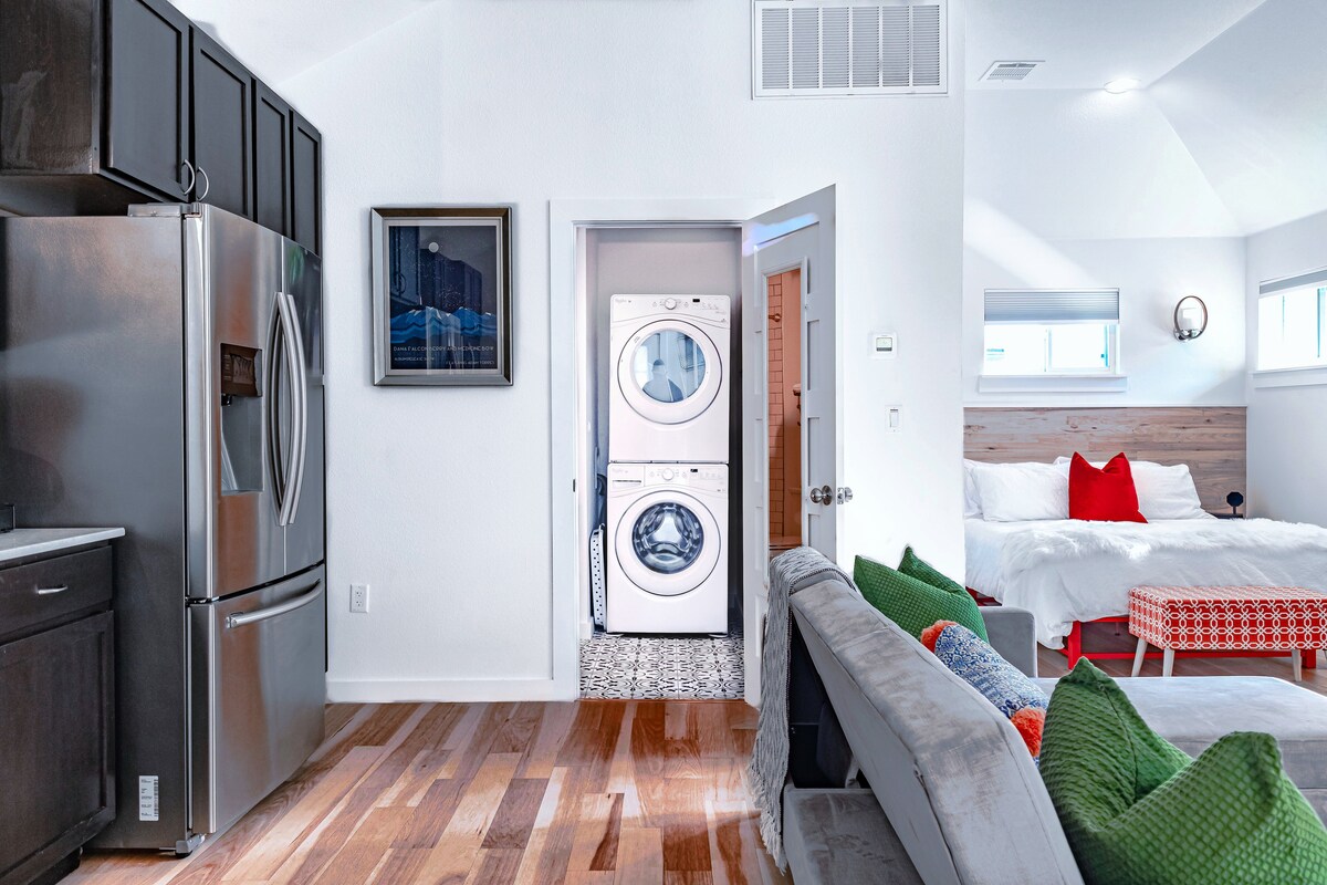 Bright & Cheery Casita Perfect for Visiting Family