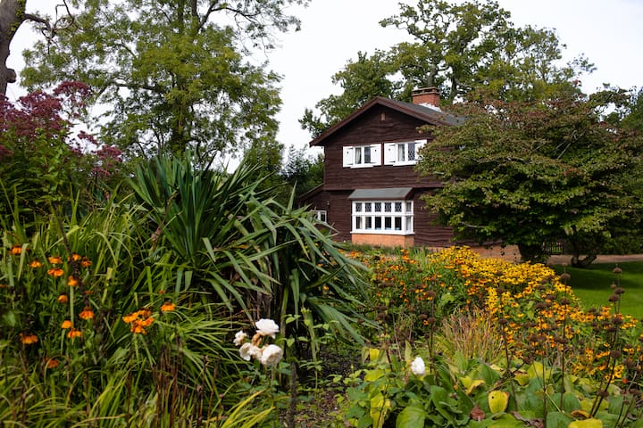 Family Friendly Swiss Cottage In The New Forest Cottages For