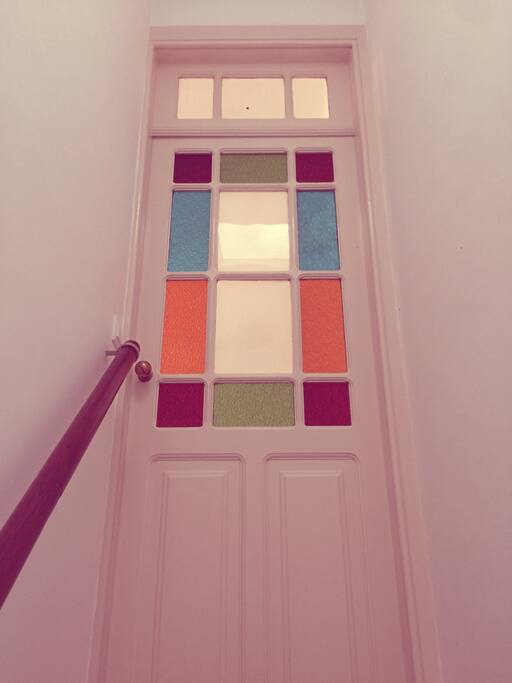 Porta (de origem) de acesso ao quarto de dormir.