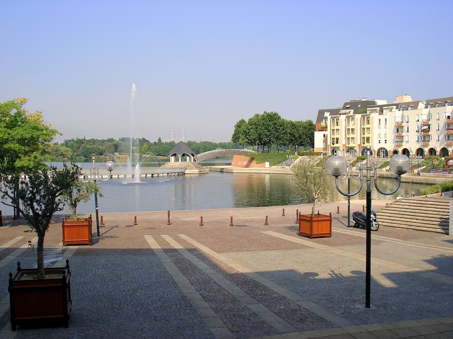 Quartier familial. Lac de 5kms pour balades sympathiques.