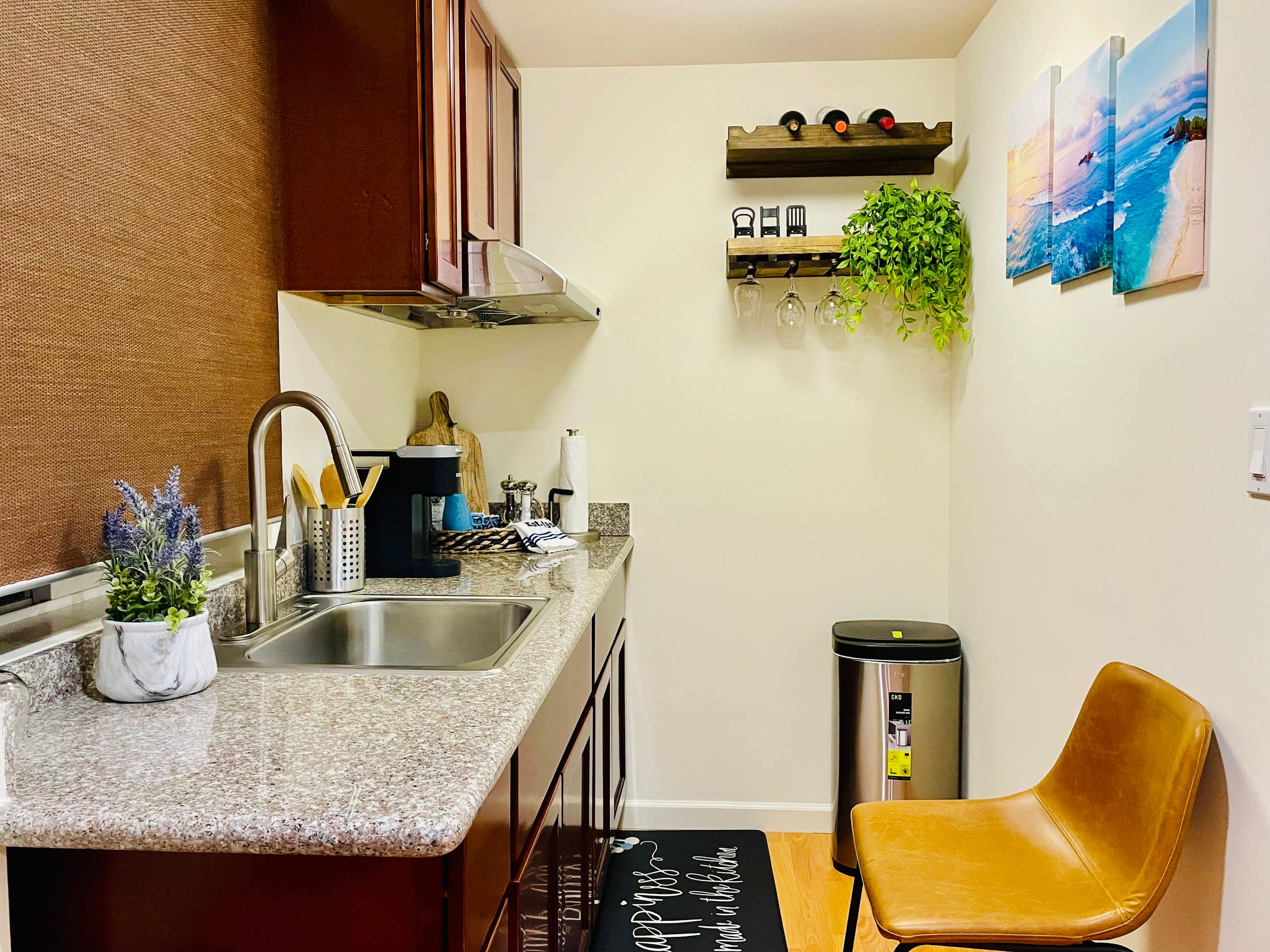 Relaxed 3B/2Ba Home with Private Parking - Image 74