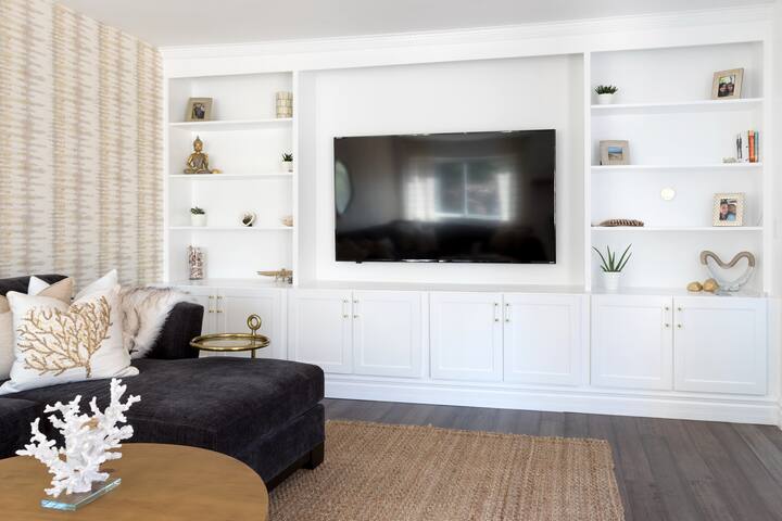 Minutes to the beach, pool, + beach pass! Westerly gallery image 3