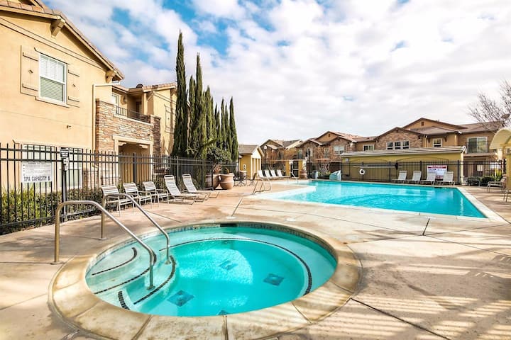 Whiteleparkpoolspadowntowairport - Sacramento, CA