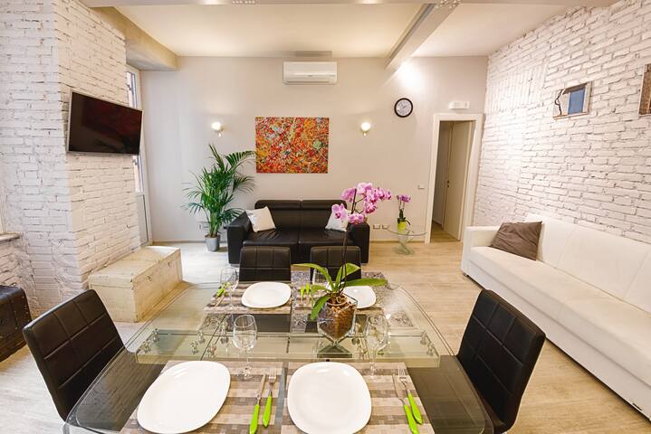 TAKE ME ROME | Modern Apartment near Colosseum gallery image 4