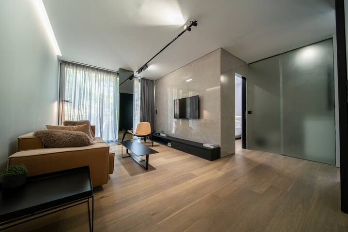 The Duke suite 302 (two bedroom suite) gallery image 2