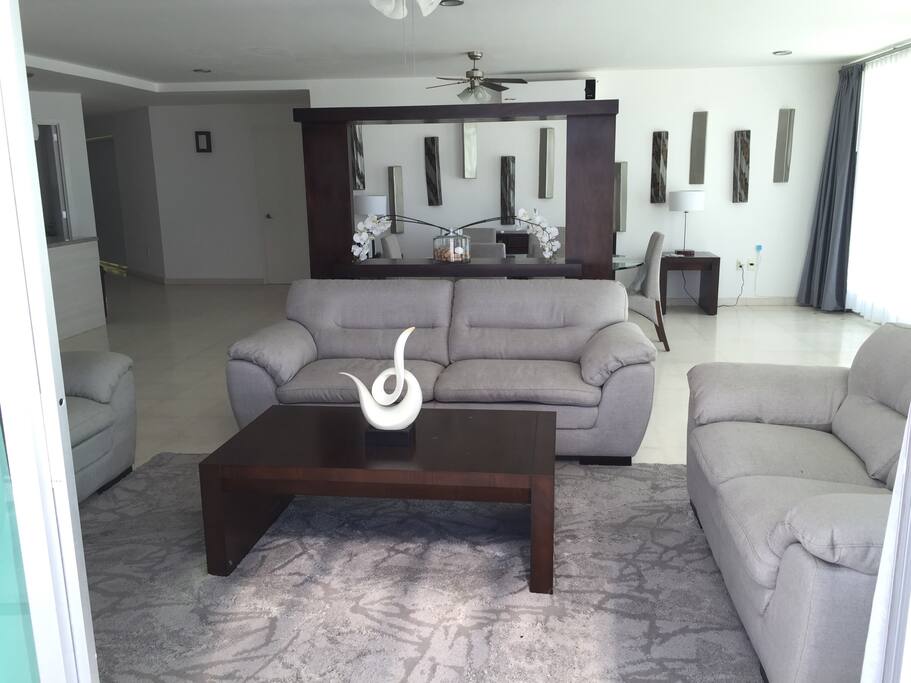 Sala con vista al mar