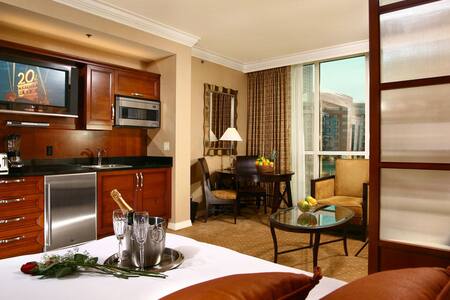 Luxurious Penthouse Condo in Vegas NO RESORT FEE