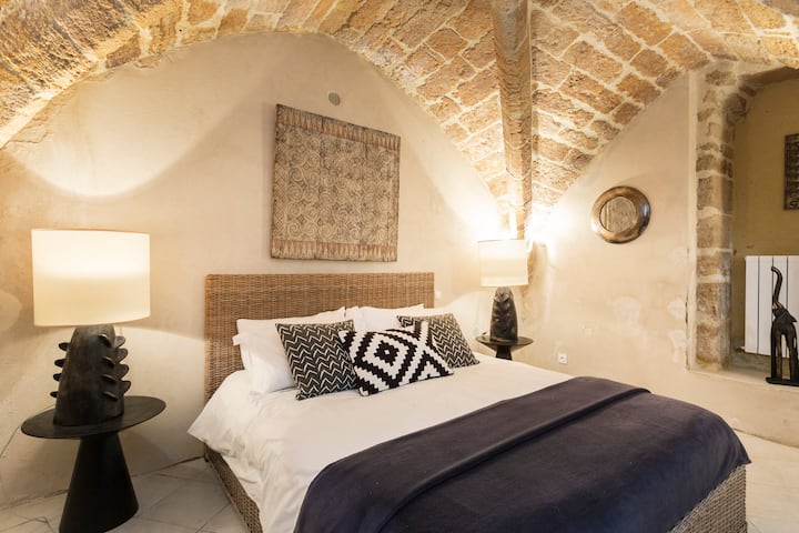 חדר שינה 4 - קומת קרקע - חלל פתוח עם סלון