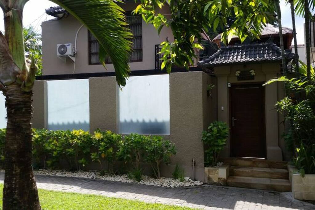outside villa, quiet and private