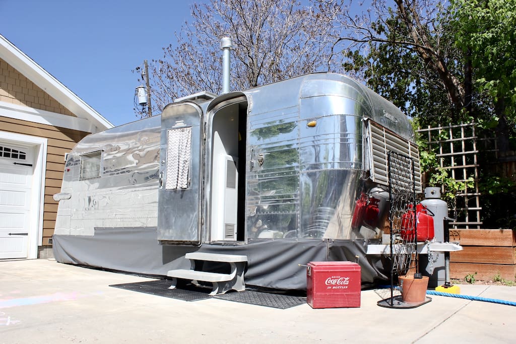 The 1959 Streamline Airstream Tiny Living Glamper ...