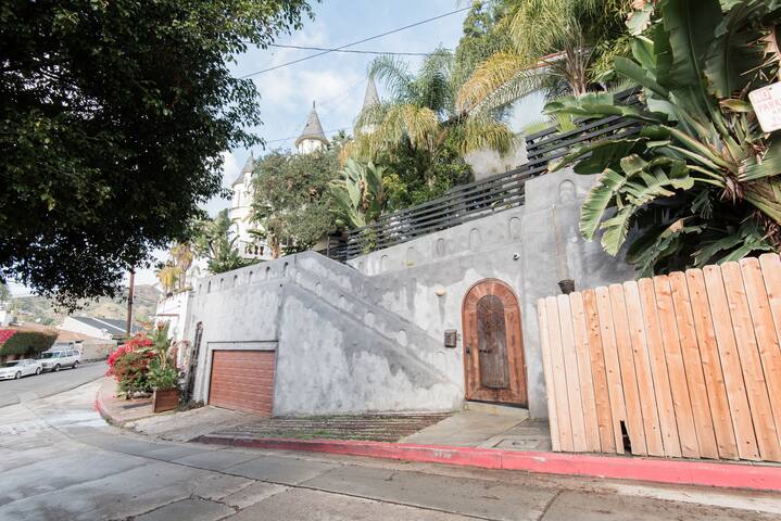 Contemporary Vintage with Great View gallery image 3