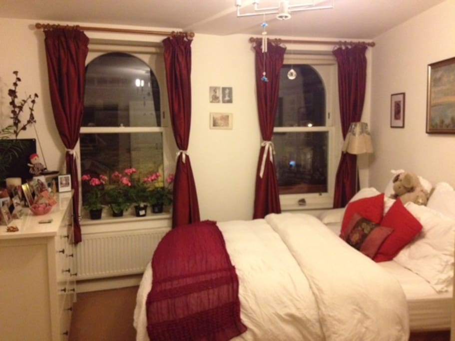 Large and Cosy Double Bedroom