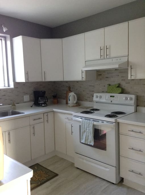 Bright, completely equipped kitchen.