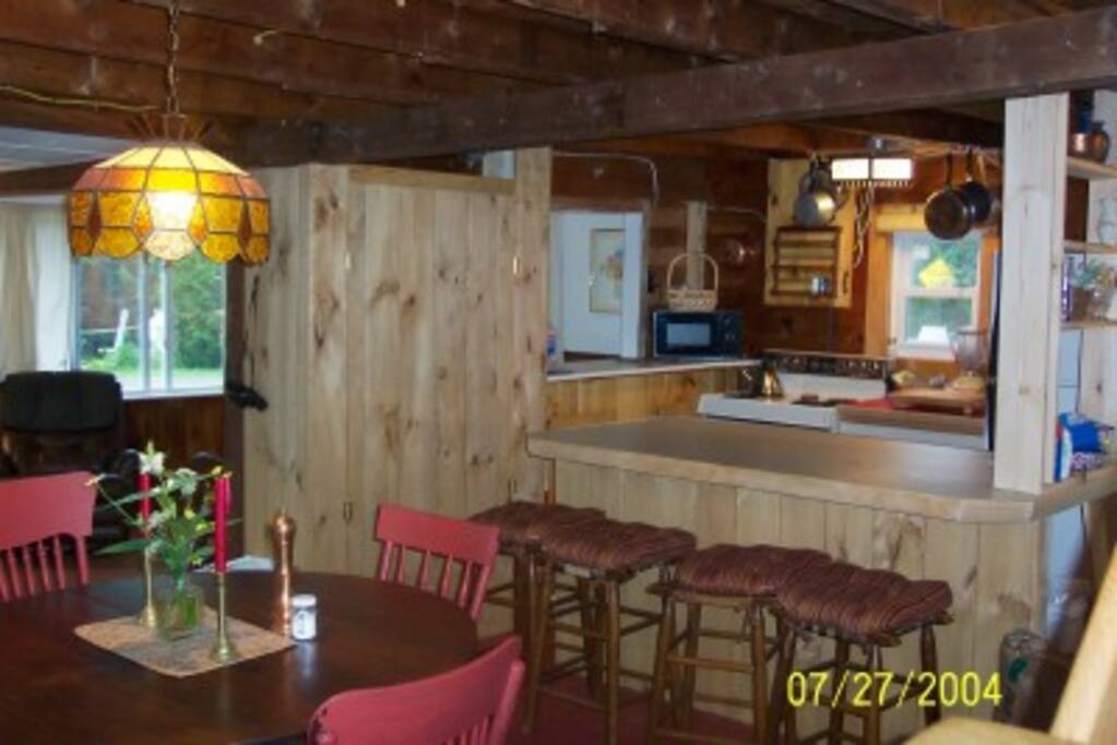 Full kitchen, separated by counter from dining area