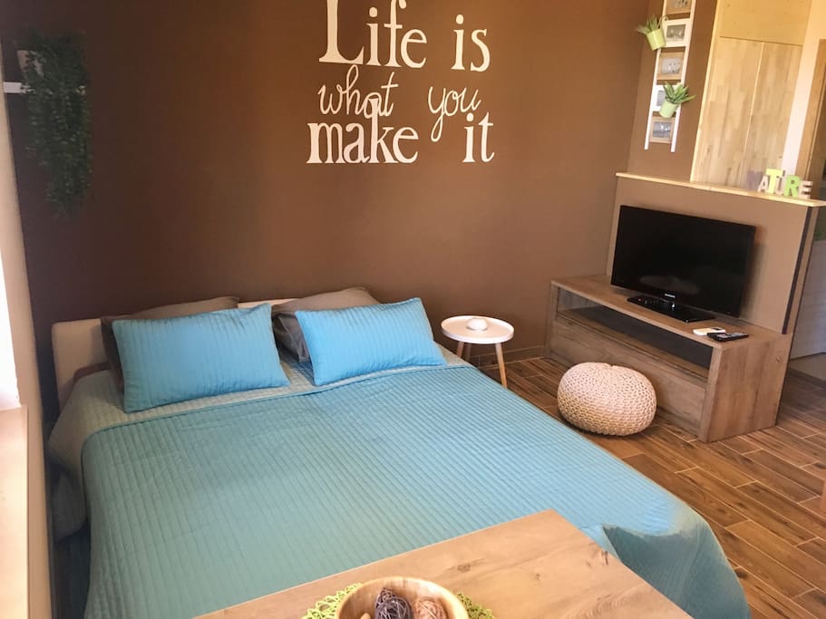the 2nd queen bed (200x160) in living room
