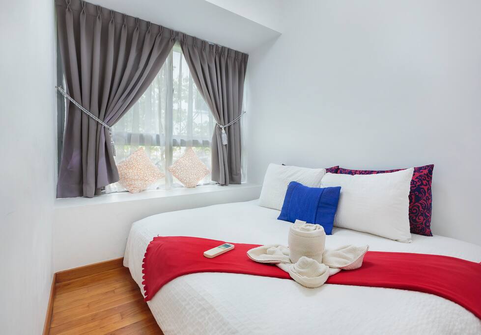 Common Bedroom
-Professional photograph snapped in September 2018. Actual apartment may appear slightly more compact to some viewers. All rights reserved.