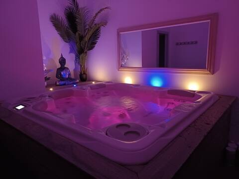 Villa, Indoor Spa, Private Pool. Noirmoutier.