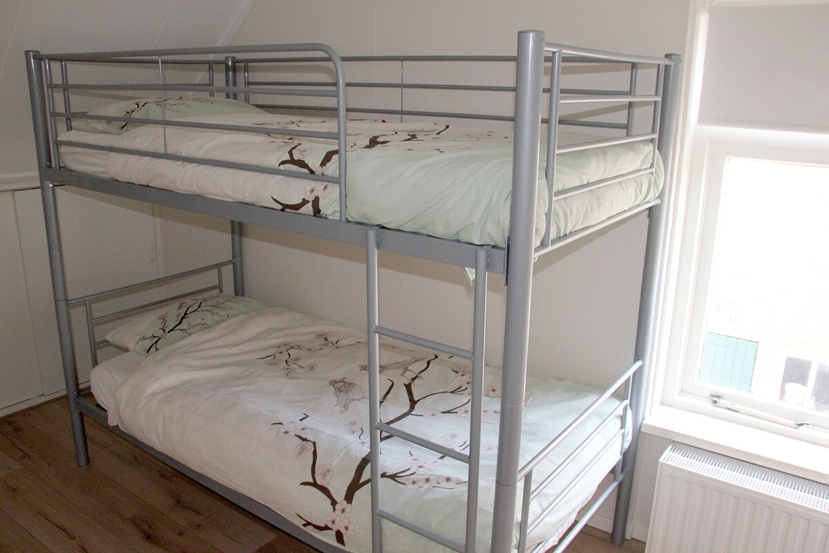 litera en una habitación