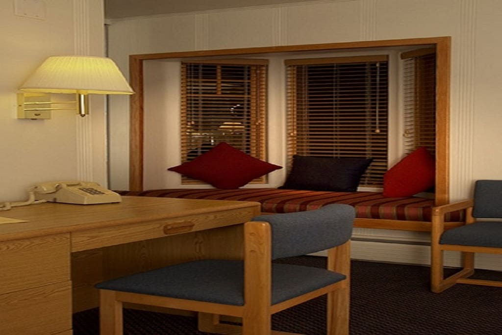 Desk area, bay window