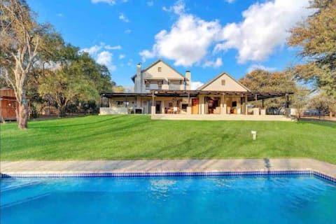 The Urban Farmhouse: Find Peace&Rest@the Farmhouse