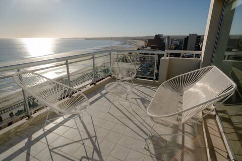 Luxury central top floor with the best 360 view!!!