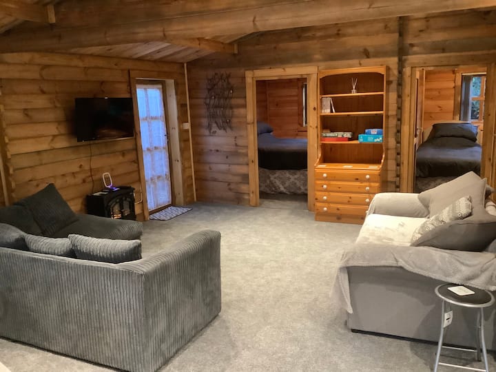 2 Bedroom Cabin 10 Min Walk To Sea & 8 Train Stn - Deal