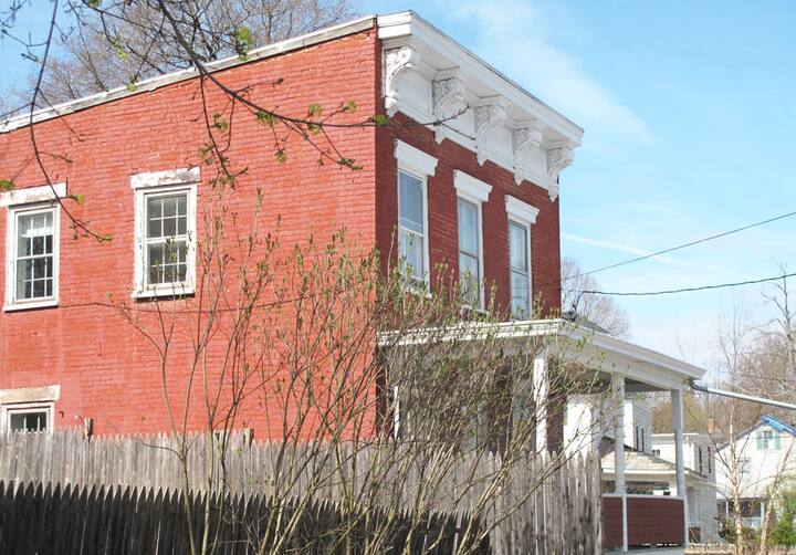 The Old Captains House with Sauna! Houses for Rent in Athens, New York, United States