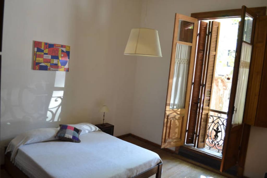 Joaquín Torres García Room
(double bed or double twin bed room, up to 4 beds, shared bathrooms)