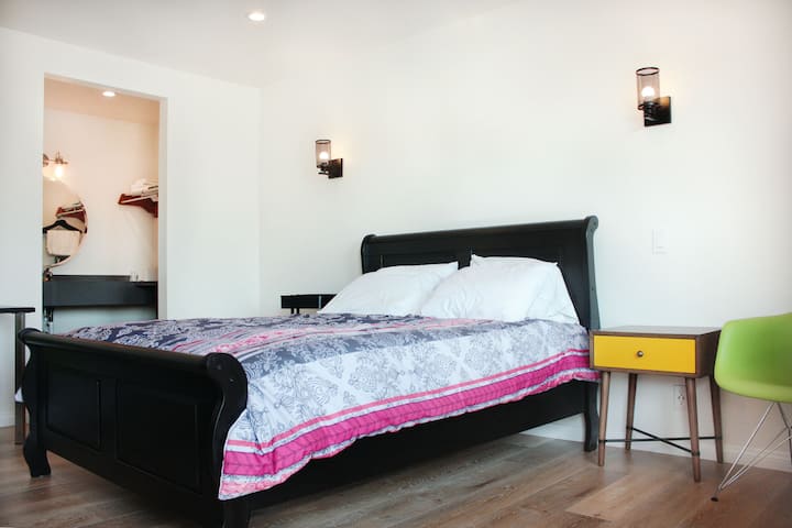STUDIO 30 ~ Remodeled Motel Room in Koreatown
