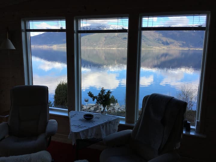 峡湾景观： Sognefjord