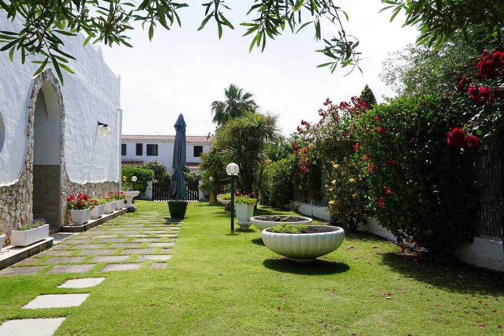 Garten mit Eingang / Backyard / Giardino