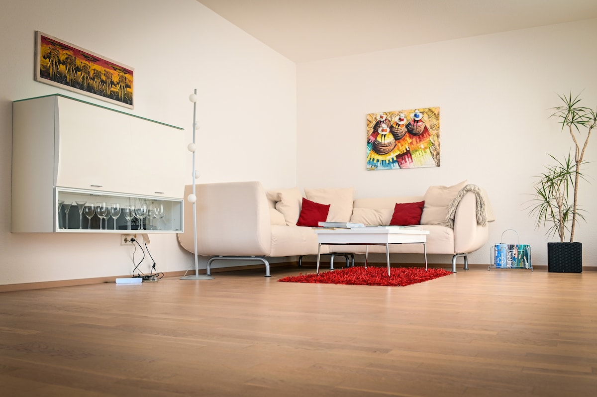 Popular Airbnb listing: Feel-good ambiance + top location for business & leisure in Golzheim