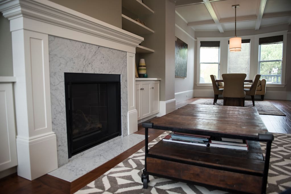 Living room with gas fireplace - 2nd floor