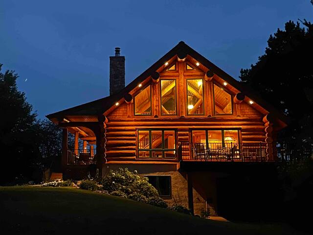 Log Cabin on lake near Mpls – Sleeps 14 gallery image 5