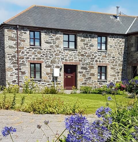 Bass Cottage, Lizard Village