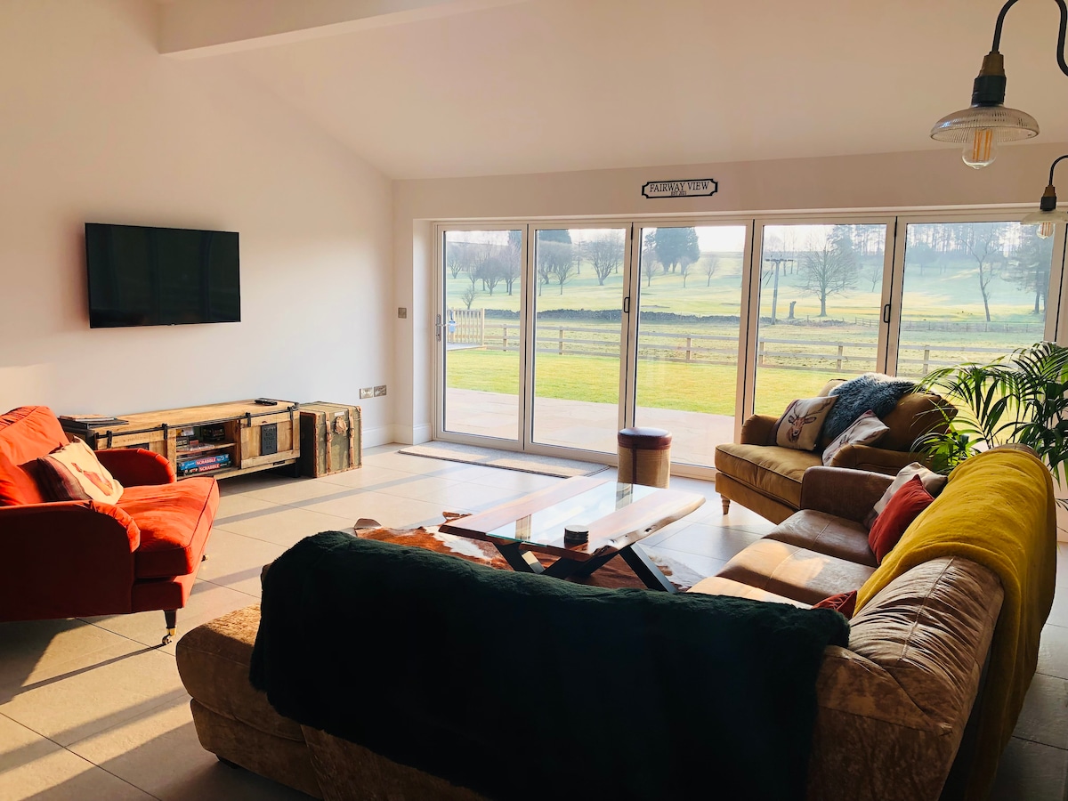 Successful Airbnb property: Luxury 5 bed-hot tub, garden, nr yorkshire dales in Lancashire
