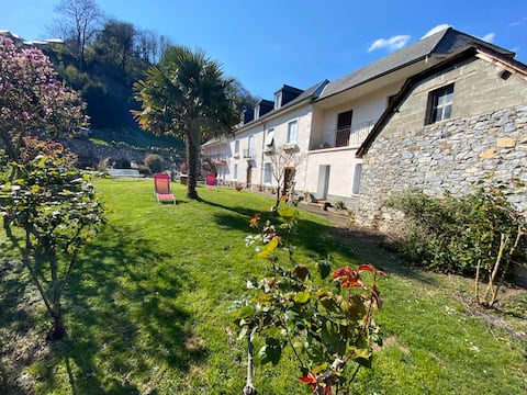 Apartment with a garden