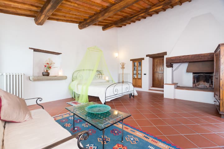 The villa fireplace bedroom - detail