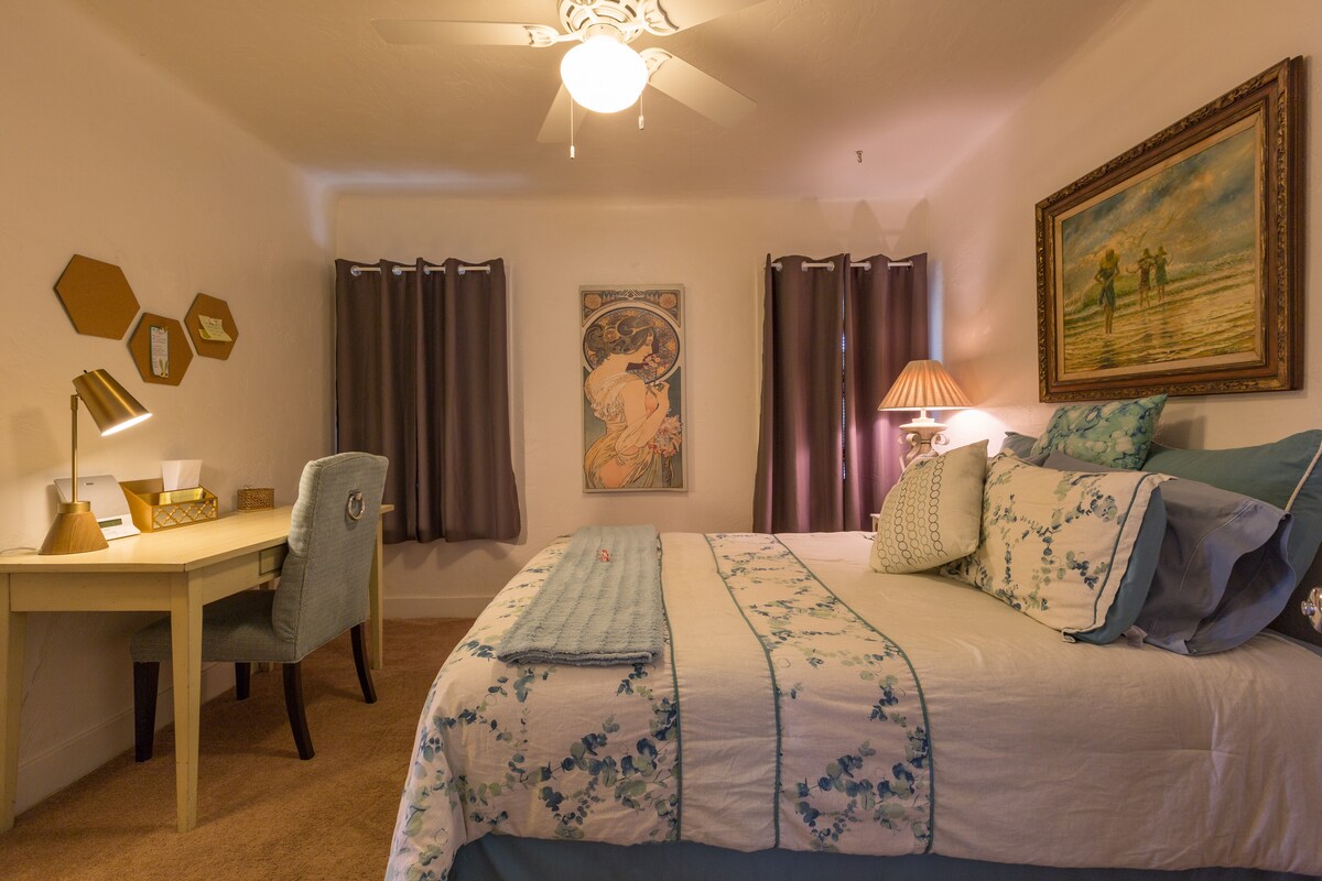 配备标准双人床的卧室