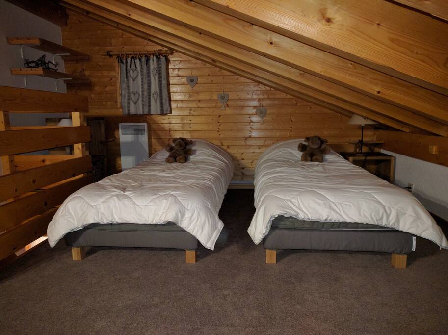 Mezzanine : nouveau: deux lits 80 "assemblables" en 160.
