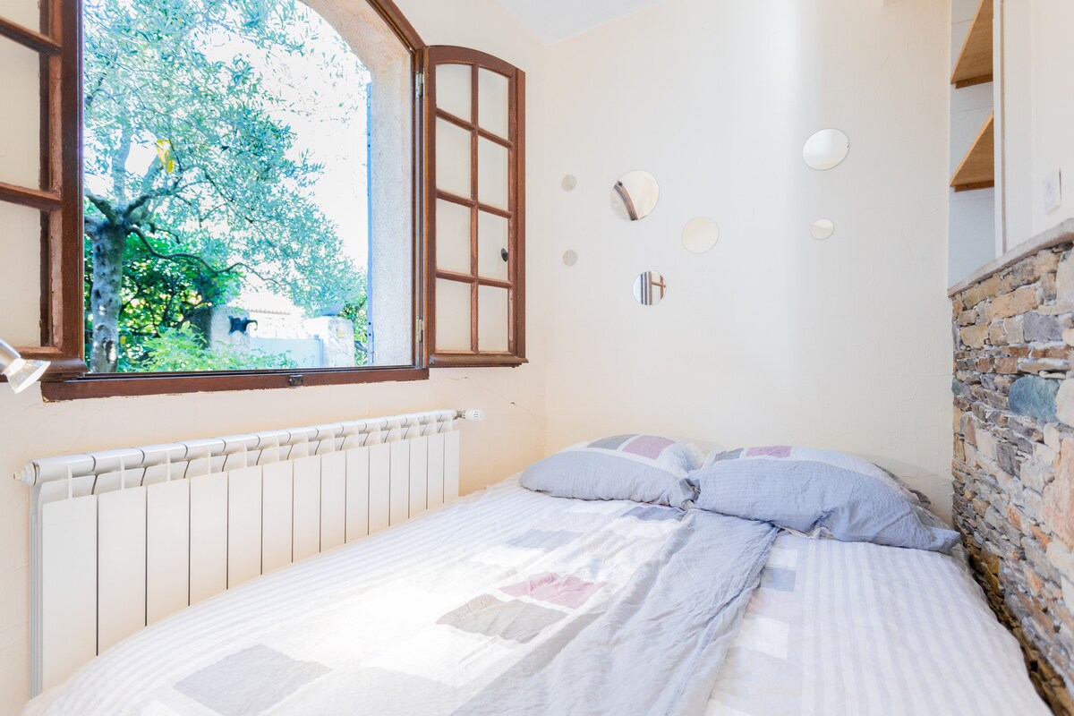 ნომერი ორადგილიანი საწოლით