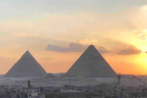 Modern Top Floor Pyramid View