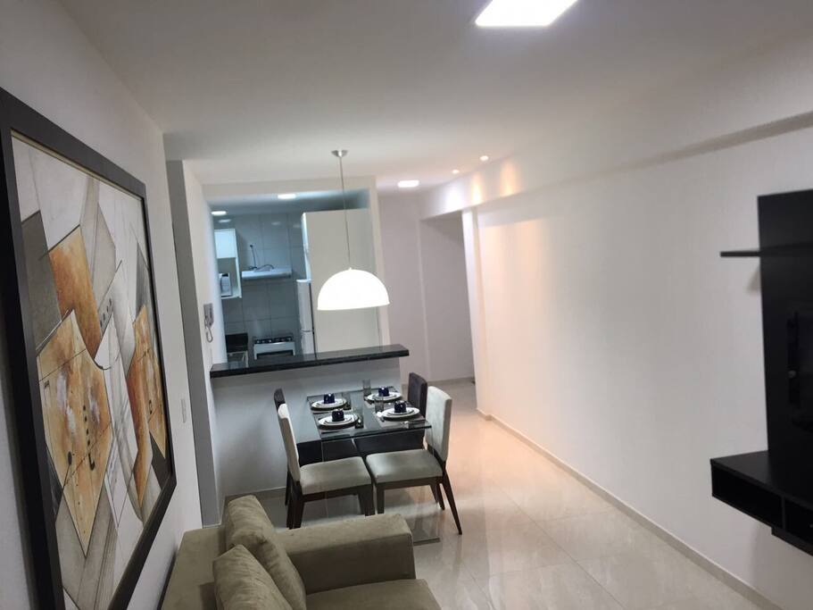 Sala em conceito aberto e cozinha americana