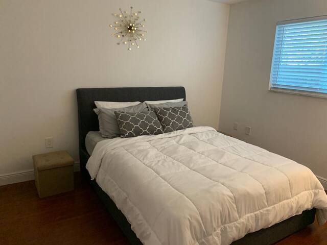 Private Home, 10 Mins to Hardrock Stadium & Casino gallery image 3