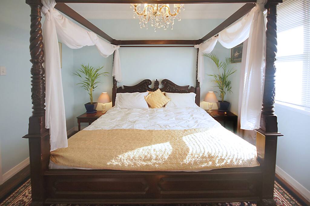 King Room with Widescreen TV