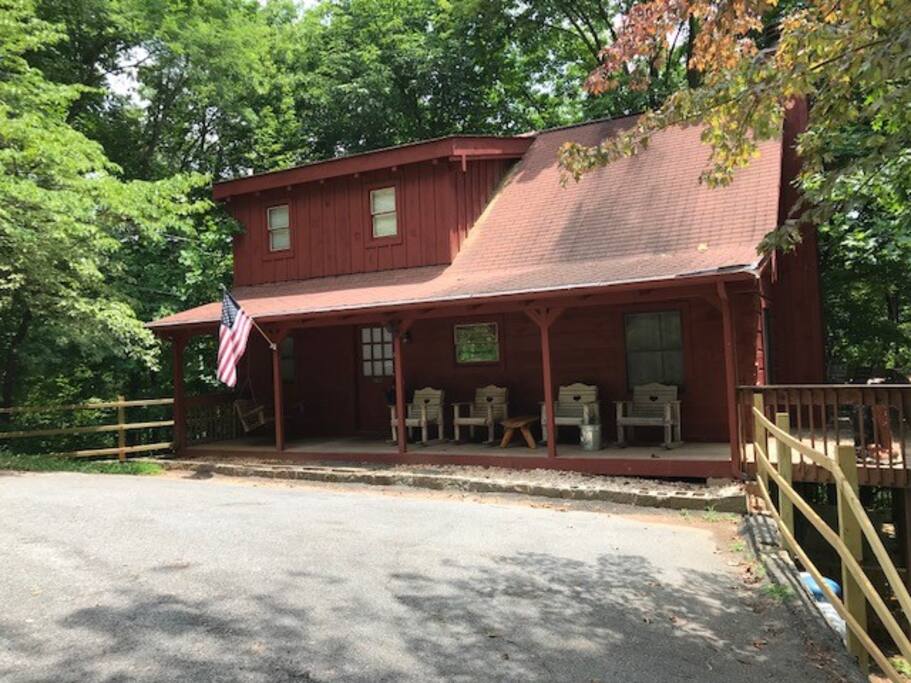 Smoky Bears Tree House Cabin - Cabins for Rent in ...